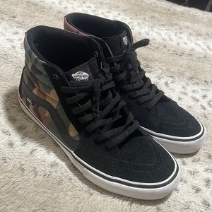 11.5 hightop all black camo vans